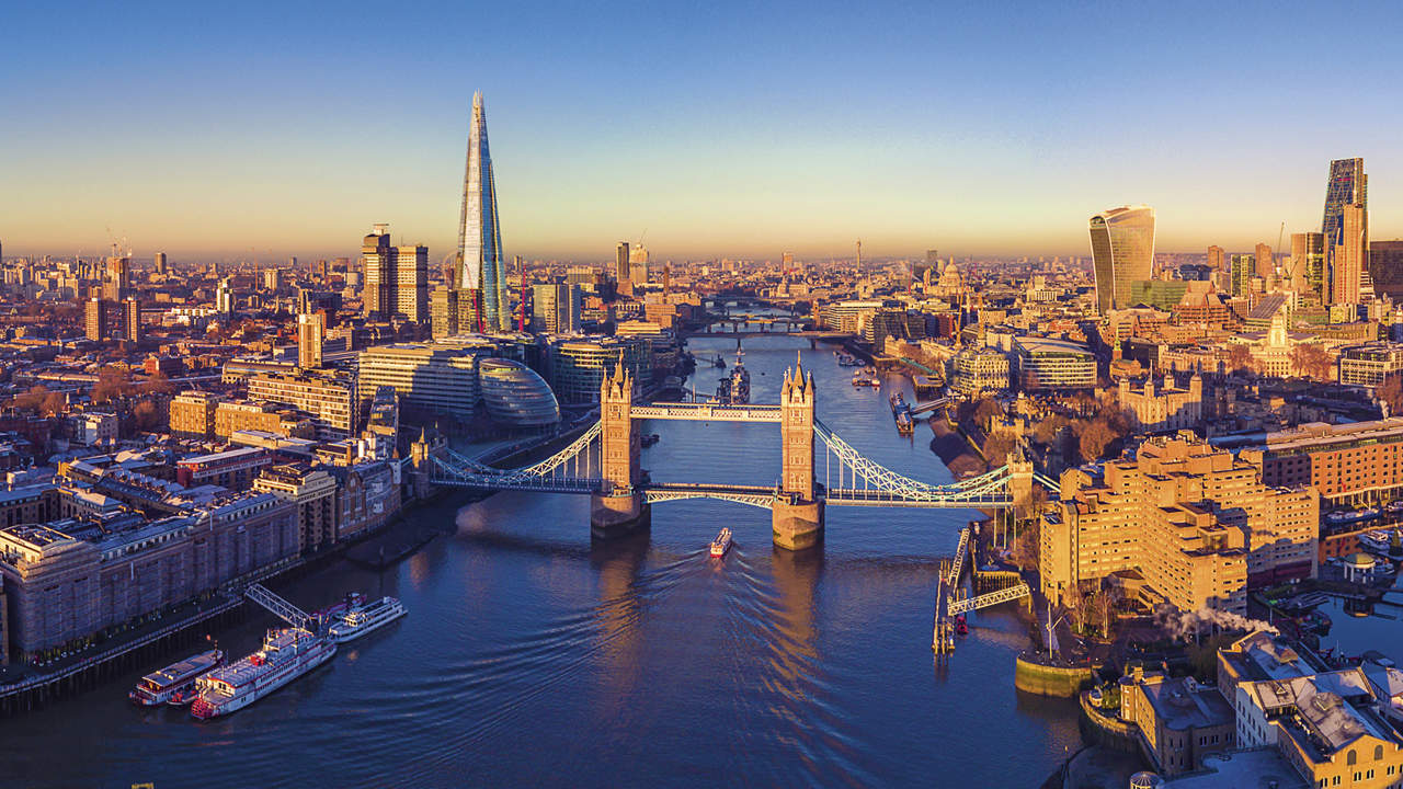 The City of London: Financial Hub and Roman Site