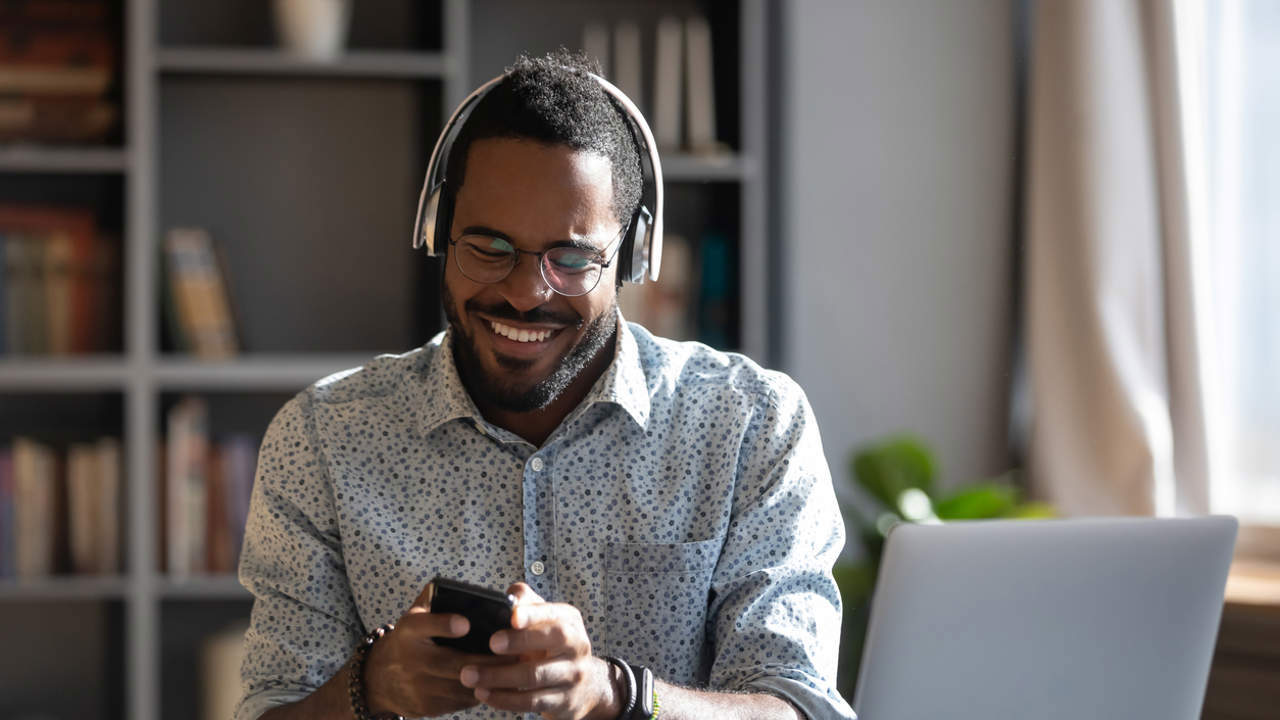 Los 9 mejores podcasts para aprender inglés gratis y por niveles